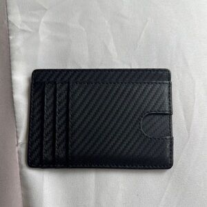 Sleek Black Key and Card Holder with Carbon Fiber Design